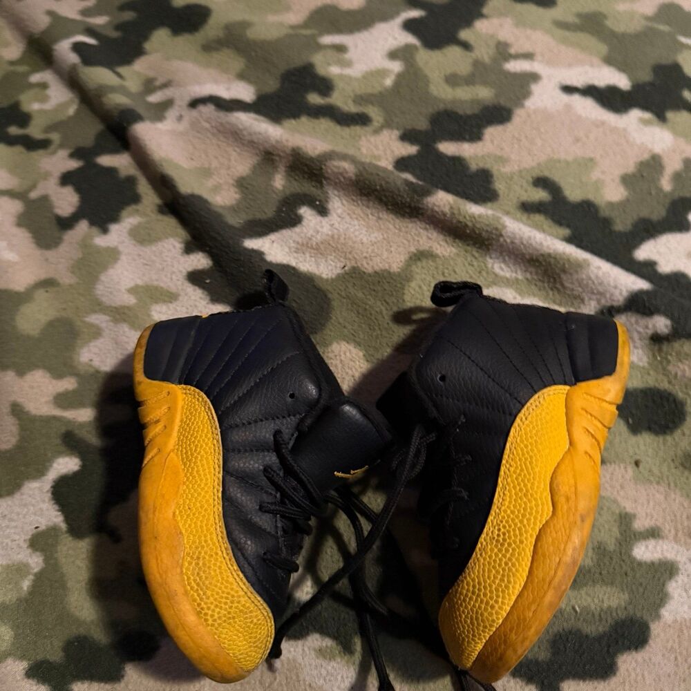 Jordan 12 University Gold toddler size 8c shoes